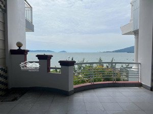 giá cực tốt. chính chủ đi nước ngoài cần bán lại ngôi nhà 4 tầng, tâm huyết đường nguyễn tất thành