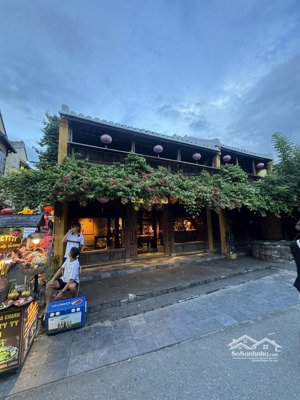 cho thuê nhiều nhà phố cổ diện tích 100-200m2 giá siêu rẻ . ngang 9-10m các tuyến phố gần chùa cầu