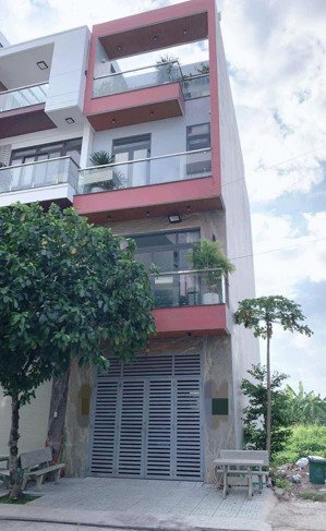 nhà đẹp lê thị riêng đường 12m có lề 63m2 - 4 tầng tặng full cửa gỗ gõ đỏ quý - 8 tỷ nhỉnh