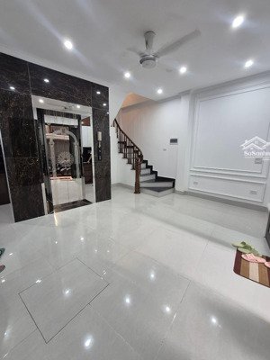 bán nhà xây mới 100% dt38m2, 6t, mt6.2m, giá 10.95 tỷ thang máy, cách ôtô tránh 10m gần phố