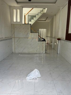 cho thuê nhà nguyên căn. 3pn, 2wc. trong khu dân cư cát tường. giá thuê 4.5tr/tháng