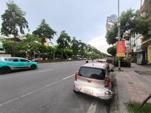 ngô gia tự mặt phố kinh doanh vỉa hè rộng, nhà 5.5 tầng thoáng trước sau, dòng tiền bền vững