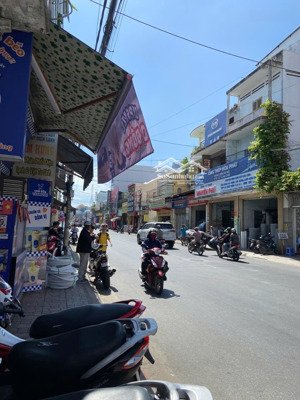 nhà mặt tiền trần quý cáp,vạn thắng, nha trang