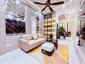 vũ đức thận - long biên 38,6m2 x 5t, nhà mới đẹp nội thất đầy đủ giá 6 tỷ xíu có gia lộc ở ngay