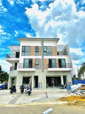 cần bán nhà 1 trệt 2 lầu đối diện kcn vsip 2, kinh doanh ngay lh xem nhà