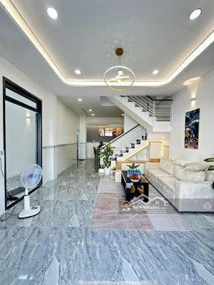 bán căn nhà 1/ ngắn, đường thông hà huy giáp q12