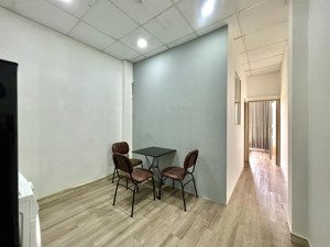 cho thuê căn hộ 2 phòng ngủ full nội thất, thang máy, máy giặt riêng, 4ng4xe, gần vòng xoay dân chủ