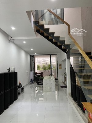gia đình ở xa nên cho thuê nhà đẹp đường nam sơn, hoà cường bắc, gần phan đăng lưu