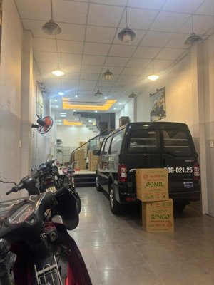 nhà 6 tầng mặt tiền đường nguyễn văn quá phường đht q12 dt 80m2 (4x20) đường 12m dòng tiền 18tr/th