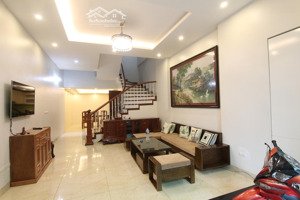 cho thuê nhà riêng phố gia thượng, long biên gần trường pháp. giá thuê 15tr. 