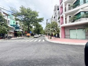 bán nhà 4 tầng đường cao lỗ quận 8. nhà 4 tầng. mặt tiền đường số. 4m x 20m. giá chỉ 11tỷ999 triệu