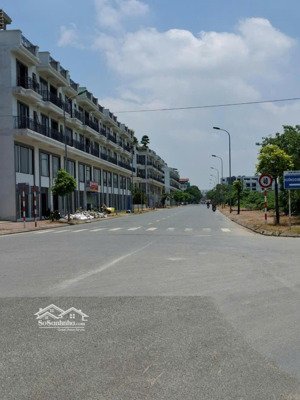 bán đất phân lô-biệt thự khu 31ha trâu quỳ gia lâm hà nội 135 triệu / m2 230 m2 lô góc bao đẹp