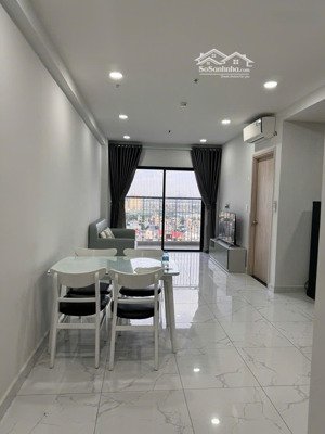 cho thuê căn hộ 2pn cc charm city, dt 70m2, giá 8tr/tháng, view landmark 81. lh: 