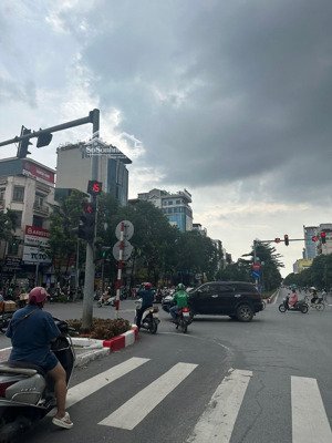 hoàng quốc việt - bán nhà 3 tầng - ô tô kinh doanh - dt 100m2 x mt 10m - giá 35 tỷ
