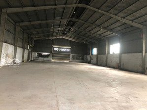 cho thuê kho xưởng quốc lộ 1a, bến lức. dt 2000m2, xưởng 1200m2.