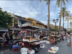 nhà mặt tiền chợ phố cổ hội an nơi tập trung buôn bán sầm uất nhất nhì hội an