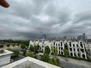 cho thuê căn liền kề xẻ khe lối đi riêng, full cơ bản tầng 234 chỉ 15tr ô tô đỗ cửa