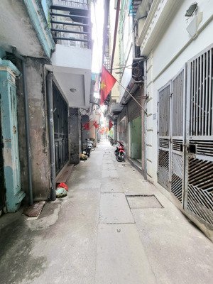 cần bán nhà mặt ngõ khương trung ,sd28m2 , 5 tầng , lô góc