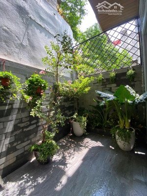 bán gấp nhà khu ba đình - sân rộng riêng - full nội thất - 42m2 chưa đến 10 tỷ - nhà đẹp