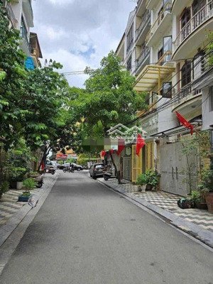 cho thuê nhà phân lô trung kính 50m2,mt5m,4 tâng giá 16tr/th ở hoăc làm vp 