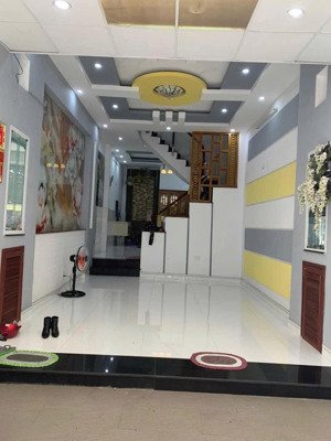 bán nhà mặt tiền đường chu văn an, giá 8,2 tỷ ( bớt lộc), tổng dt 42 m2, 3 lầu, đường thông 7m