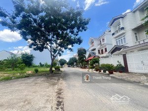 bán lô đất biệt thự đã có sổ riêng, có hỗ trợ vay bank trong kdc khang điền. vị trí gần công viên