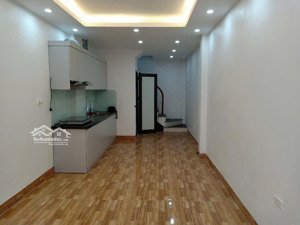 cho thuê nhà 30m2 5 tầng full đồ, ngõ oto ngay chợ phúc lợi