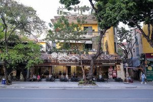 cho thuê nhà mp thái hà 300m2 x 2t, mt 13m, thông sàn, vị trí ngã tư đẹp, kd mô hình sạch đẹp