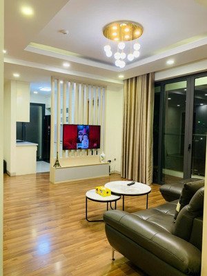 bán gấp căn hộ 3 ngủ- 108m2- hướng đông nam- tầng cao toáng mát - pháp lỹ rõ