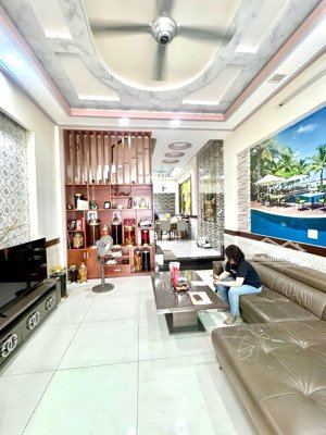 bán gấp! phố hào nam, lô góc 2 thoáng, dân xây ở luôn, cách ô tô 35m, gần phố, dt 43m2 * 5t
