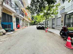 siêu phẩm lk quang trung, hđ - vỉa hè - ô tô tránh - 2 mặt thoáng - full nội thất cao cấp