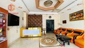 tòa nhà 4 tầng d2d võ thị sáu có thang máy 132m2, 19 tỷ vị trí đẹp kinh doanh hoặc dòng tiền tốt