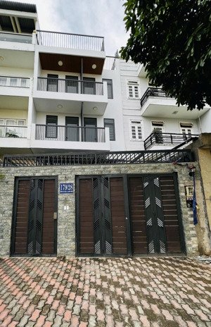 cho thuê phòng đẹp, gần đại học văn lang, đầy đủ nội thất