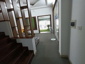 cho thuê nhà 2 mặt thoáng làm nhà nghỉ, khách sạn phố thiên hiền. dt 100m2 x 5t, mt 6m. giá 33tr