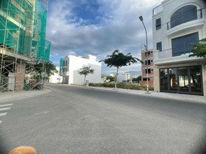 cần bán gấp gấp lô đất đường a2 - kđt vcn phước long 2 - rẻ nhất tt giá chỉ 66 triệu/m2 đáng đầu tư