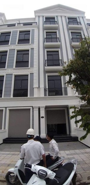 cho thuê nhà phố manhattan glory 84m2 nguyên căn vinhomes q9 làm dịch vụ.