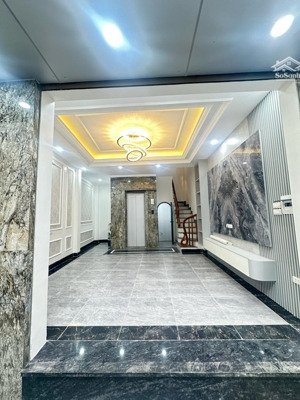 quá hiếm! phố giảng võ , thang máy , nhà xây mới đẹp, gần phố, cách oto 30m 45 m2* 5 t