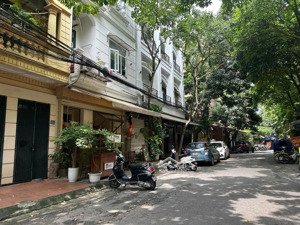 chính chủ cần bán gấp nhà mặt ngõ 165 đường cầu giấy 145m2 mặt tiền 7.5m đường rộng giá 39 tỷ