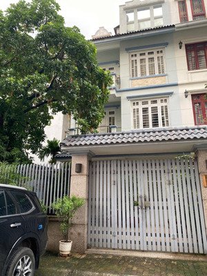 biệt thự sân vườn đốc ngữ - ba đình - lô góc siêu đẹp - duy nhất có 102- dt 150m, 4t. bán 45,5tỷ