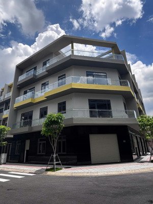 lô góc đẹp có gara để ôtô, 100m2 đất, 322.2m2 sàn, 12ty986 hướng đn-sở hữu nhà phố bcons uni valley