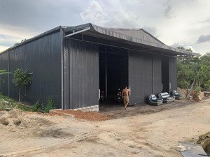 tôi có xưởng diện tích 500 m2 tại cổng mỏ phấn mễ thị trấn giang tiên phú lương cần cho thuê