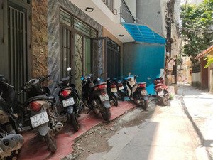 bán nhà ngõ 342 hồ tùng mậu cầu giấy. nhà đẹp gần phố, ngõ 4m giá tốt nhất phân khúc. 36m2. 5 tầng