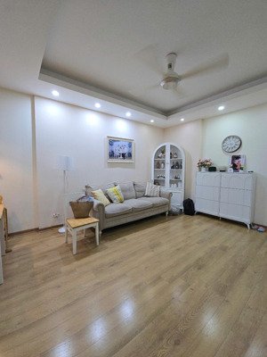 gấp gấp !!! chính chủ bán gấp căn hoa hậu nhà đẹp full đồ , sđcc tại toà chung cư nam xala