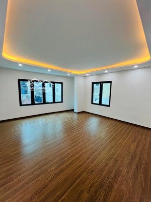 bán nhà đội nhân, 7 tầng thang máy, ô tô vỉa hè, kinh doanh, 40m2, 17.8 tỷ