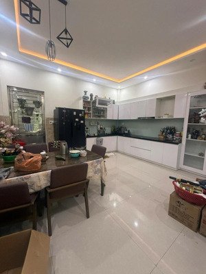 bán nhà 3 tầng mặt tiền trần đức thông , kv phát triển mạnh.dt: 81m2. ngang: 5m.giá 12 tỷ.