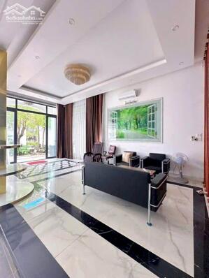 Cho thuê biệt thự mặt tiền đường nguyễn văn cừ, gần ngân hàng ocb