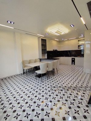 nhà bồ đề _6 tầng thang máy_ cách cầu chương dương vài trăm mét_ full nội thất. giá thương lượng