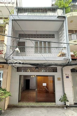 nhà nguyên căn cho thuê, khu trung tâm quận 10, lý tưởng kinh doanh, mua bán và để ở. lh 