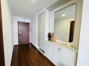 bán căn hoa hậu 4pn, 3vs, 3 logia đẹp nhất tầng- view công viên ngoại giao đoàn. lh 