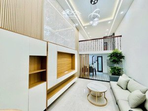 - đống đa - nhà đẹp ở luôn - tặng full nội thất.